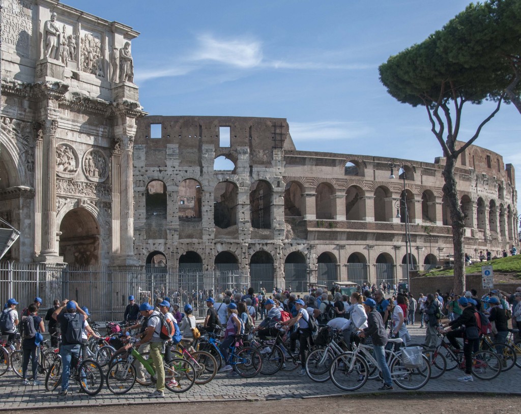 Gruppo al Colosseo