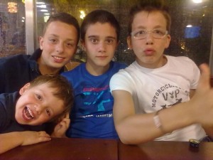 Luca con i suoi amici