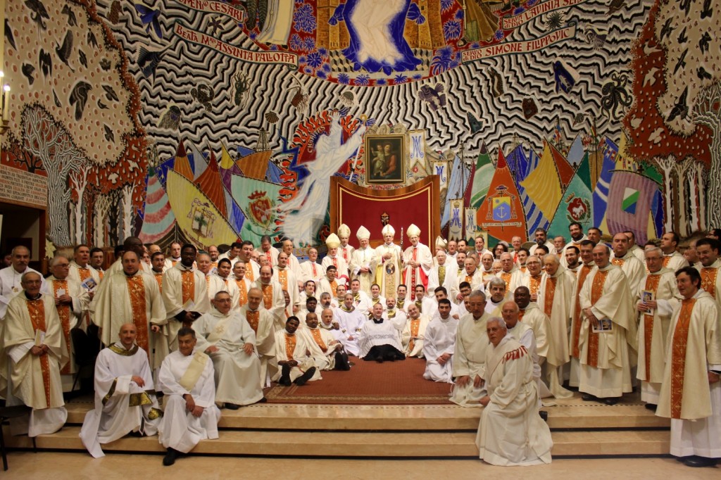 Foto gruppo sacerdoti (1500x1000)
