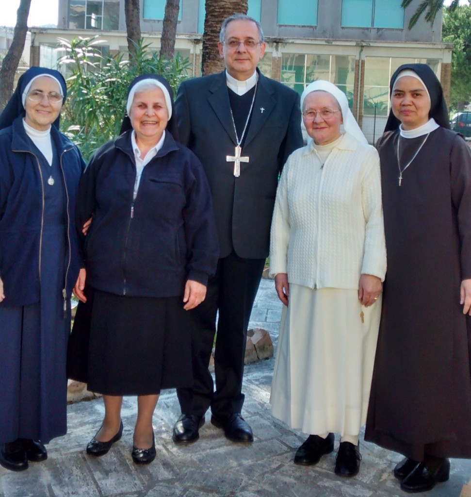 Consigliere dell'USMI diocesana con il Vescovo C. BRESCIANI