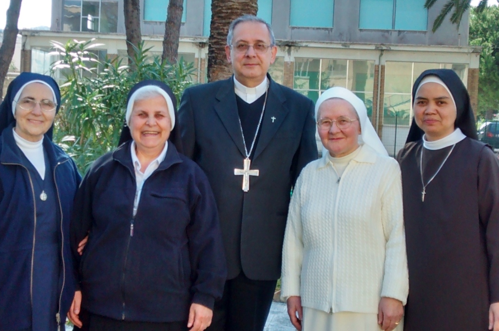 Consigliere dell'USMI diocesana con il Vescovo C. BRESCIANI