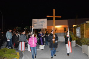 L'Ancora (070) - 14 - I Giovani di Valtesino, Via Crucis di Fratellanza