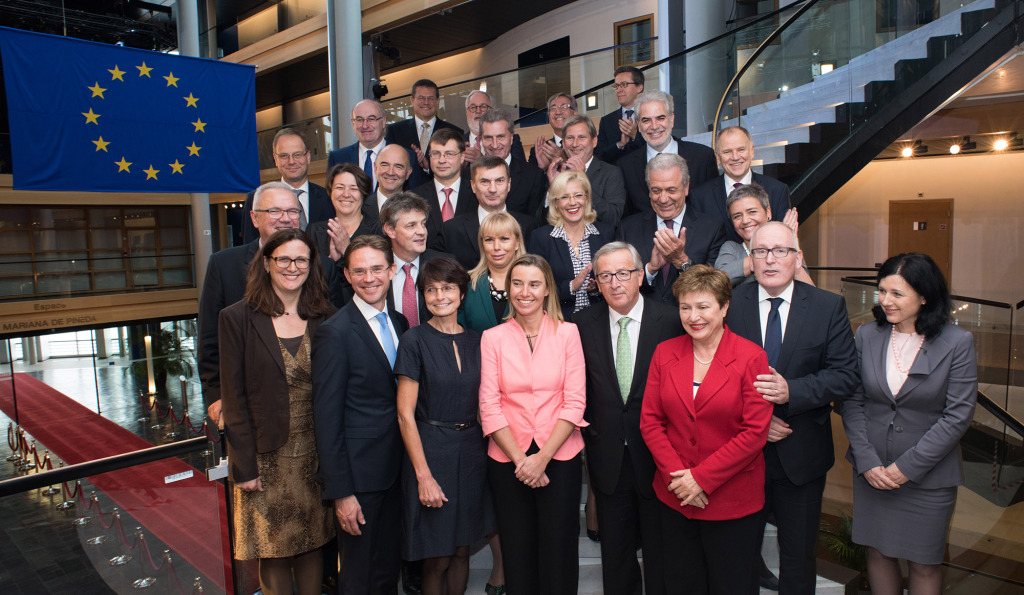 Group photo, from left to right, in the 1st row: Cecilia Mal